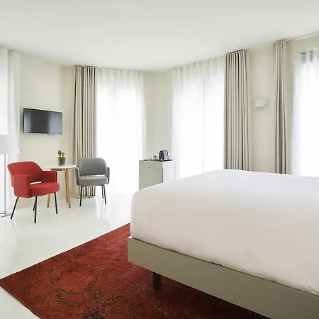 9hotel Sablon 4*